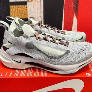 Nike Spark Flyknit (Burgundy) Size: 10